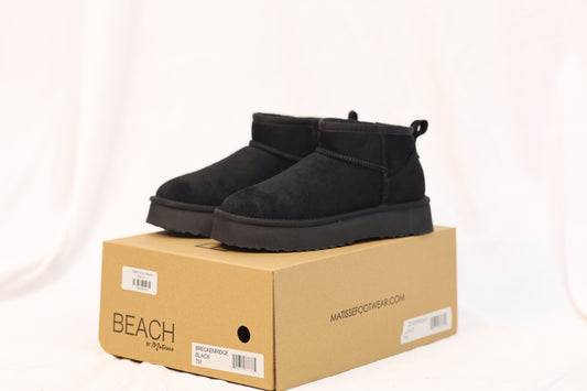 black cozy boots
